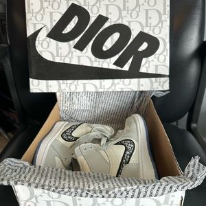 New Jordan 1 Dior size 6 Never worn.
